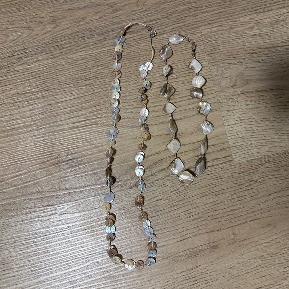 Set of Two Vintage Shell Necklaces - Picture 4 of 5